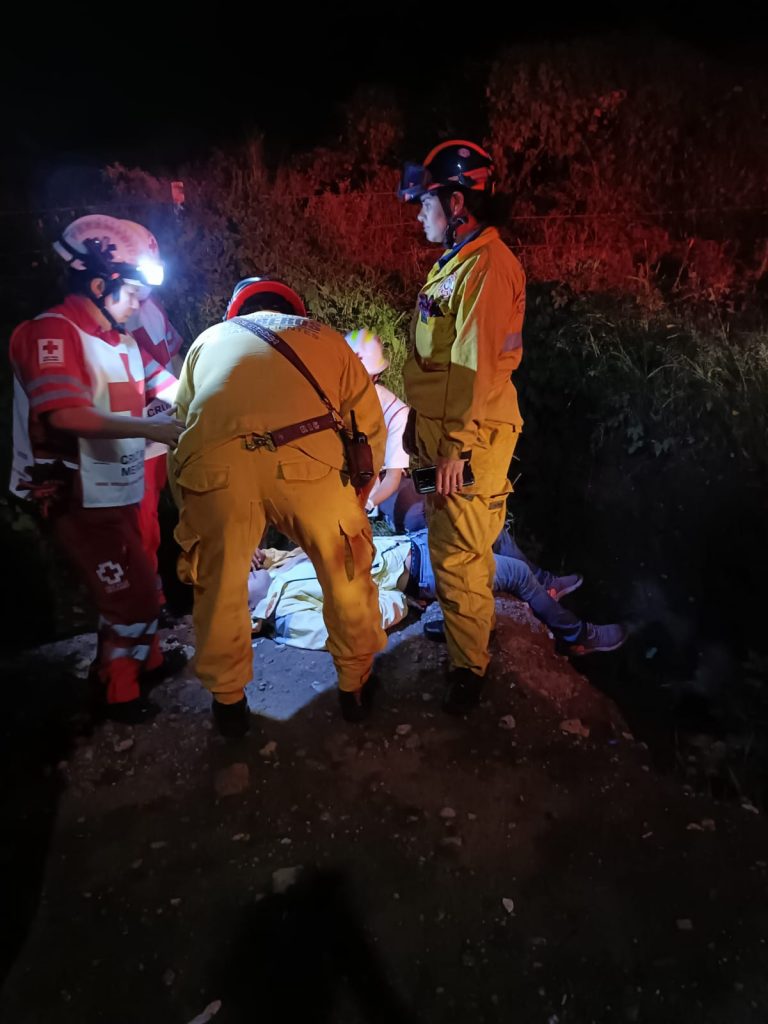 Hombre cae en zanja y sufre fractura en Lomas del Ajedrez