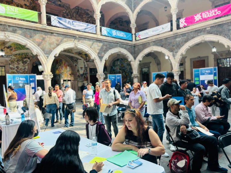 Jueves de Bolsa de Trabajo y oportunidades educativas en #AgsMx