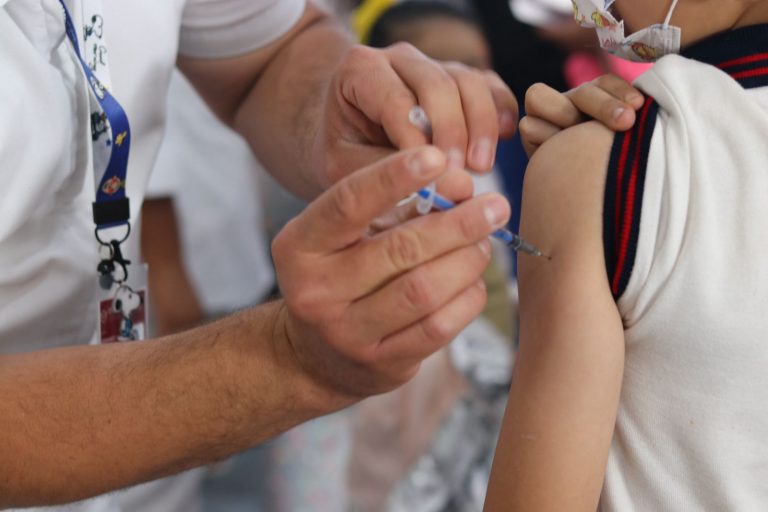 Anuncian campaña de vacunación contra COVID-19 e influenza estacional en Aguascalientes