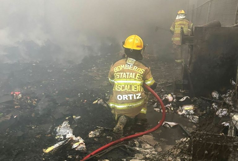 Jesús María: pérdidas millonarias por incendio en fábrica de botanas.