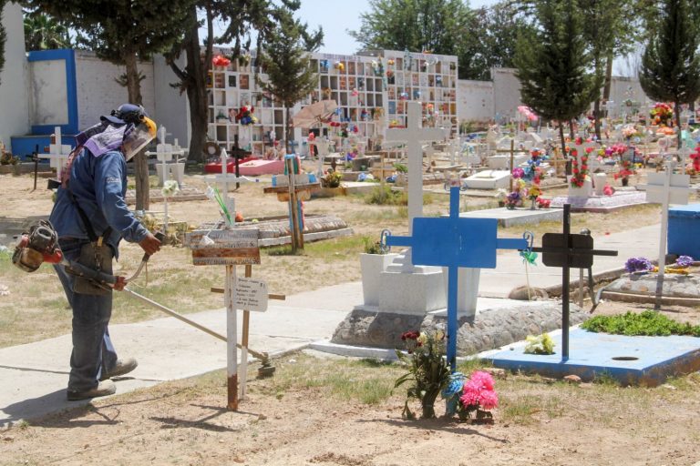 Panteones de Aguascalientes listos para recibir a más de 60 mil visitantes