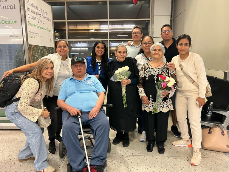 Adultos mayores de Jesús María se reencuentran con familias en EE.UU